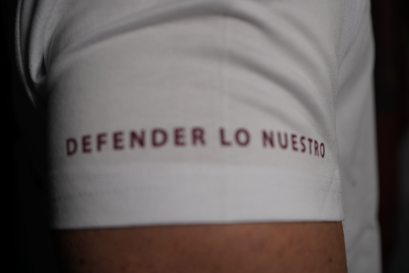 Camiseta "DEFENDER LO NUESTRO"
