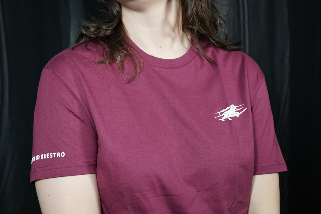 CAMISETA “DEFENDER LO NUESTRO” GRANATE