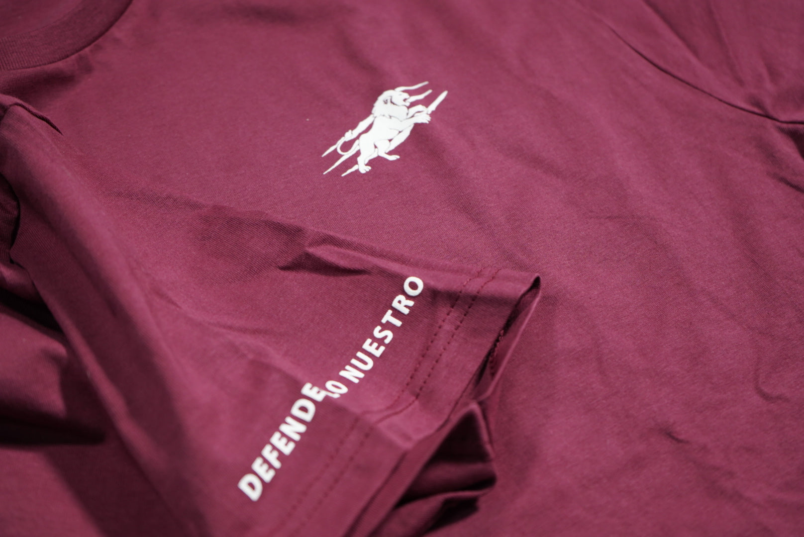 Camiseta "DEFENDER LO NUESTRO"